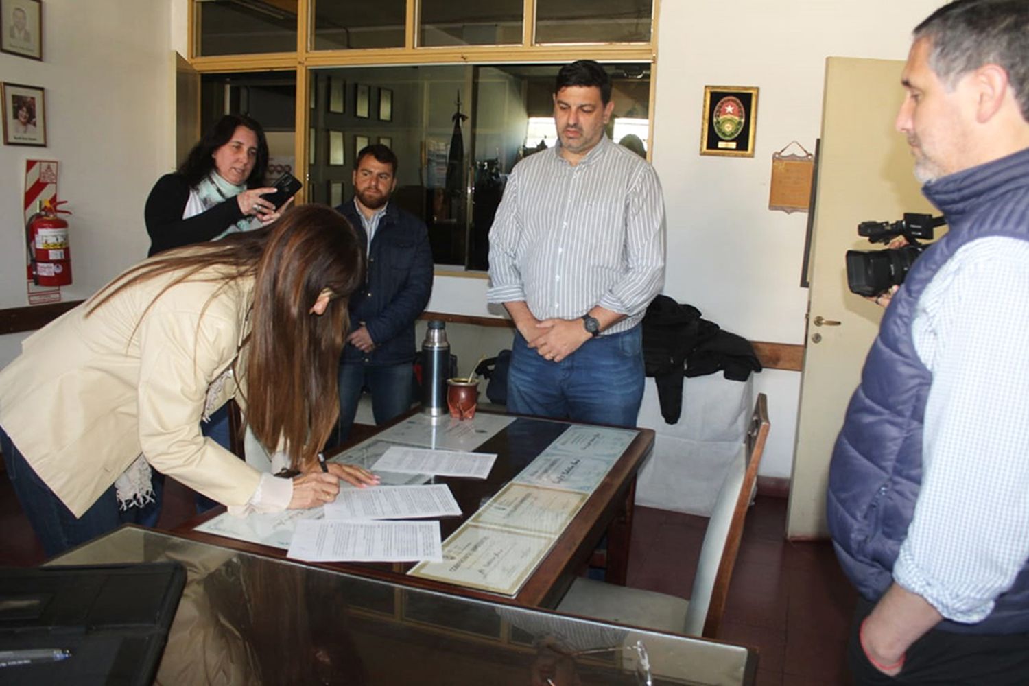 Firma entre secretarios de instituciones hoteleras y gastronómicas y el rector Ramiro Pérez.