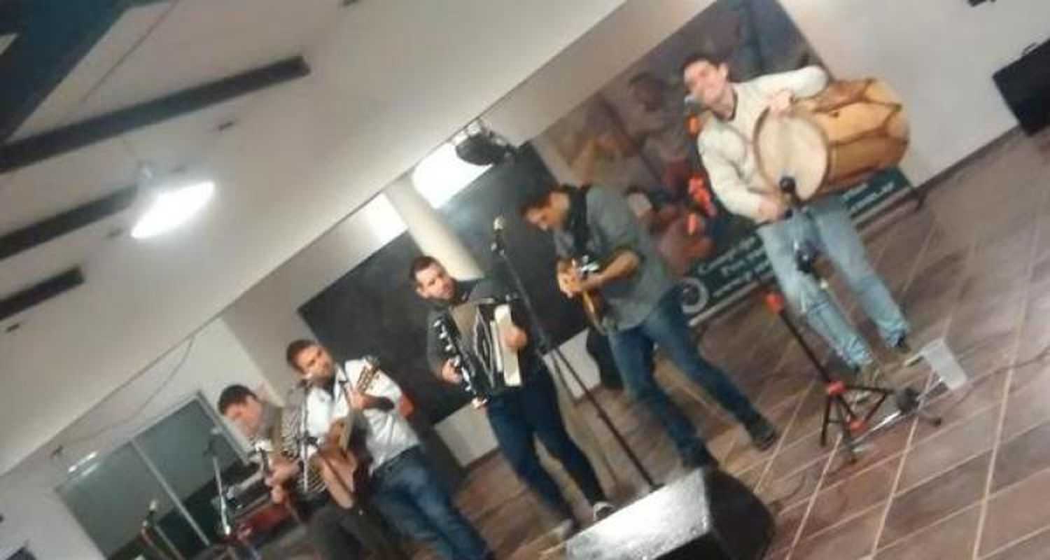 Vuelta de Obligado: Exitosa peña con Los Pampas