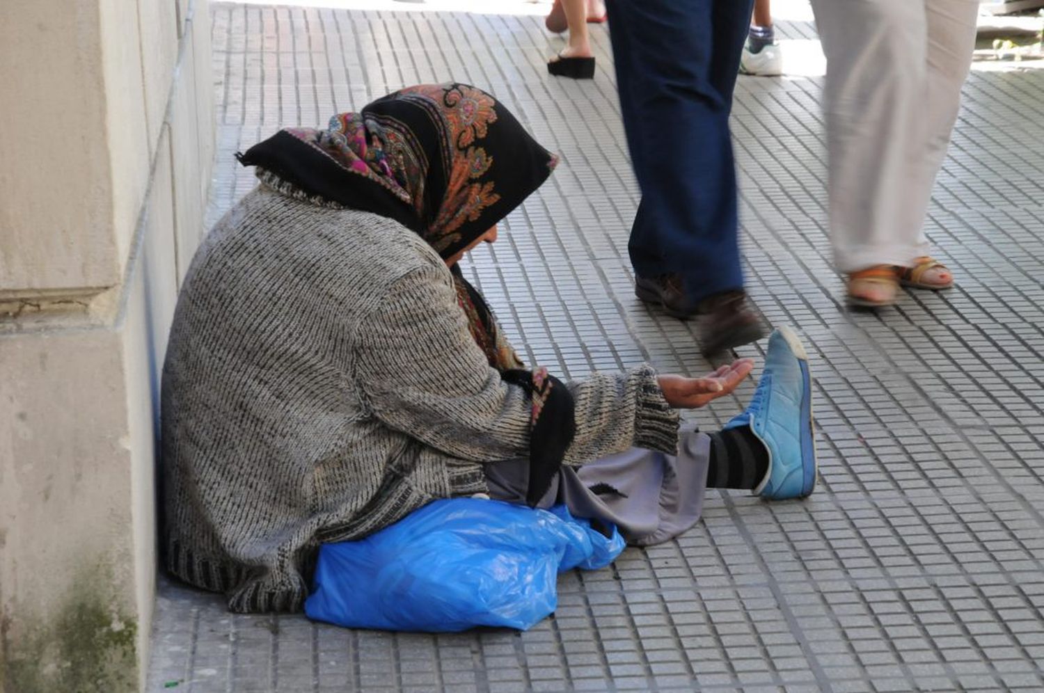 Un ejemplo en La Plata: Restaurante ofrece comida gratis a personas en situación de calle