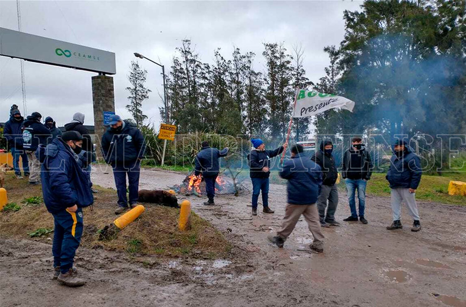 Trabajadores cortan el ingreso al predio de disposición final de basura