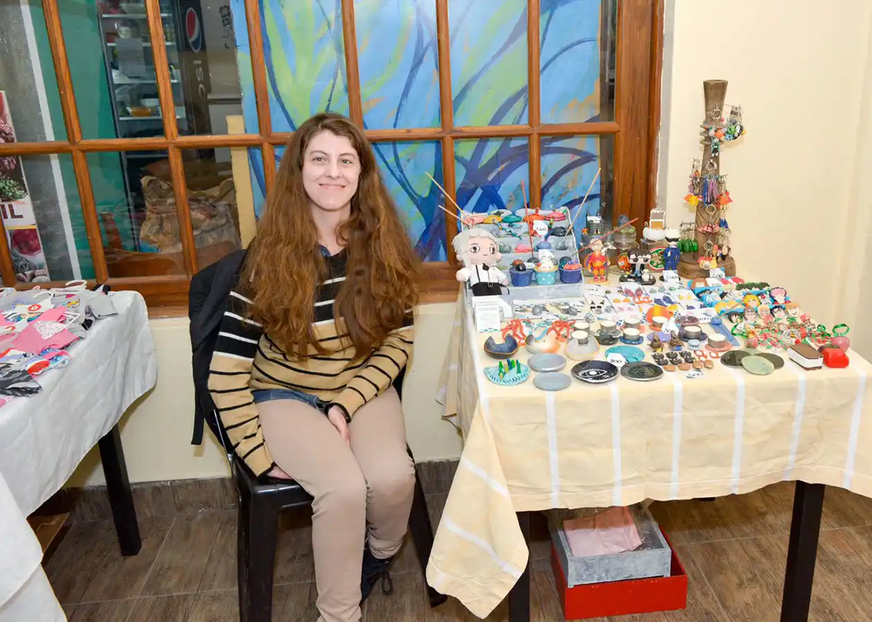 Creativa. Siempre busca producir nuevo material para sus clientes
