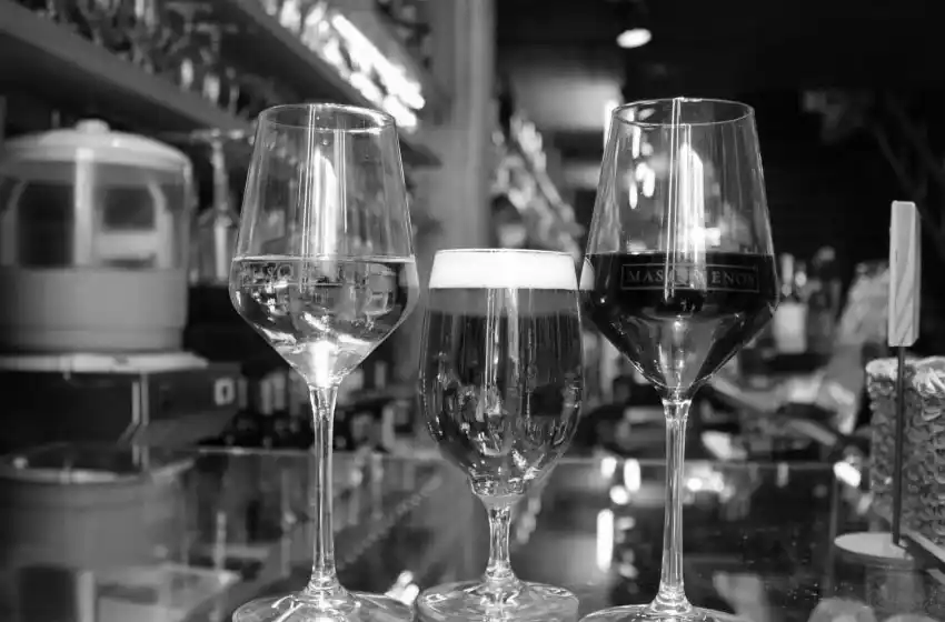 Cerró un tradicional bar de avenida Pellegrini como efecto de la pandemia