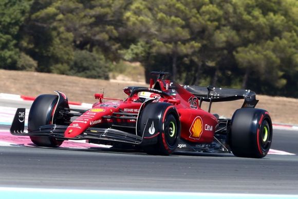 Charles Leclerc, a bordo de Ferrari, lideró la segunda práctica libre