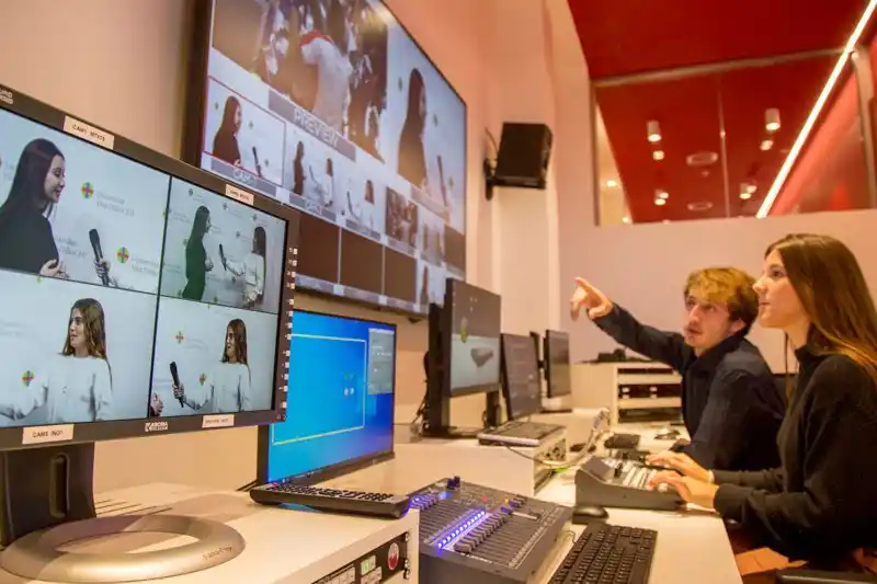 Periodistas analizaron potencialidades y riesgos de la inteligencia artificial para la democracia