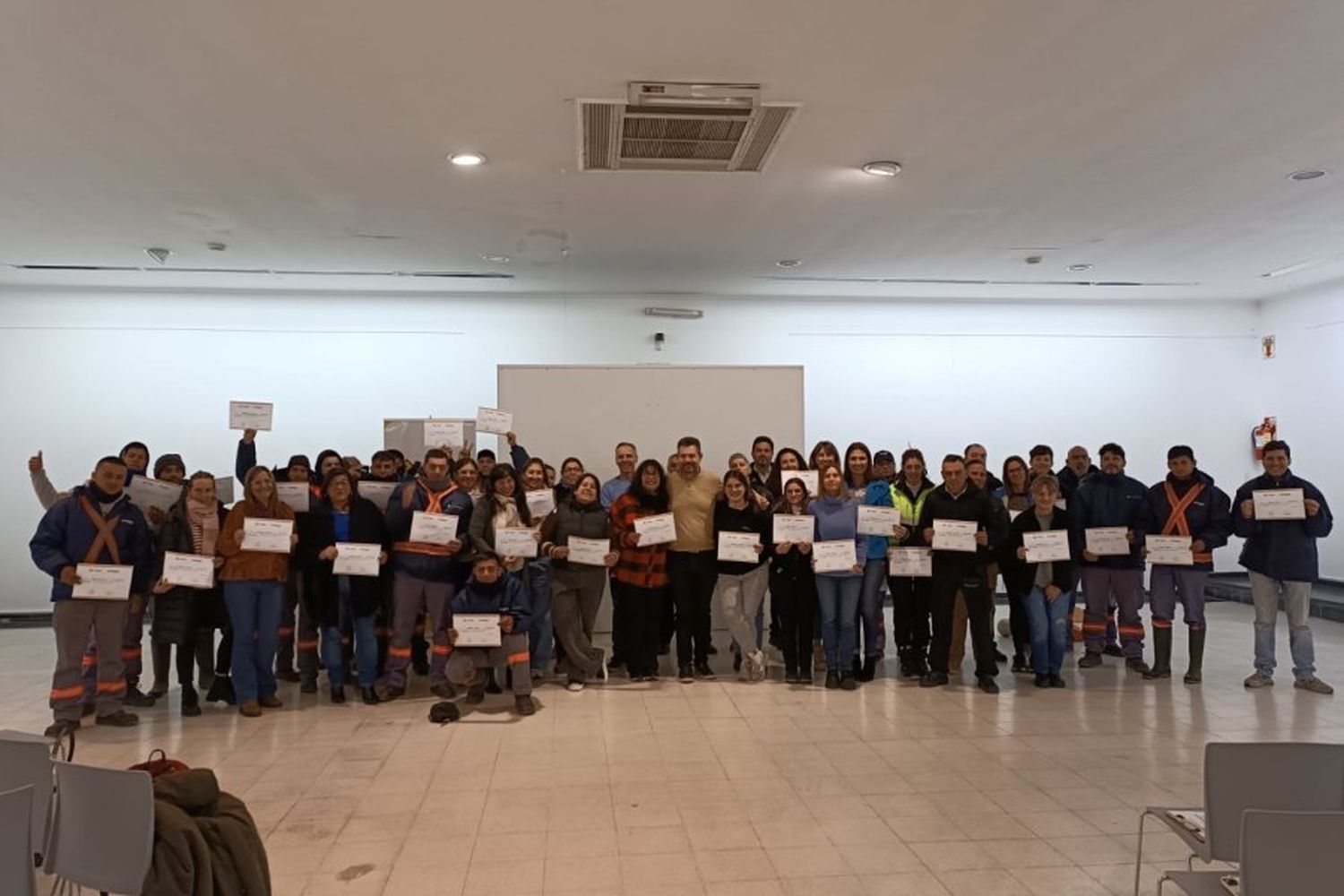 Entrega de certificados a los 150 agentes que se capacitaron