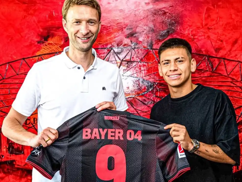 La presentación de Claudio Echeverri con el Bayer Leverkusen.