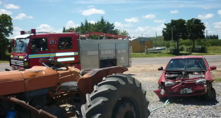 Despistó auto y cayó a la zanja