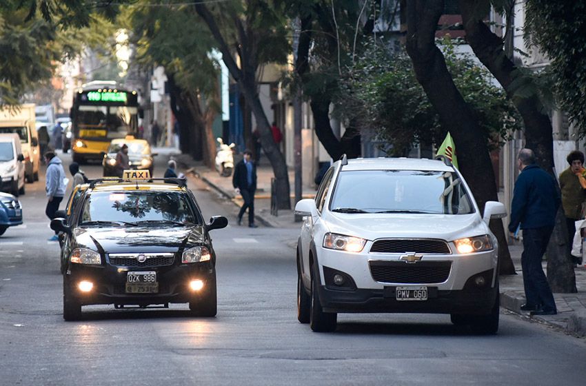 El tránsito en cuarentena: «Otra vez autos estacionados en doble fila, en la senda peatonal o en la rampa para discapacitados»