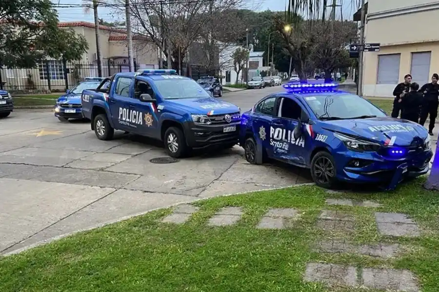 Insólito accidente de tránsito en Santa Fe: dos patrulleros chocaron entre sí