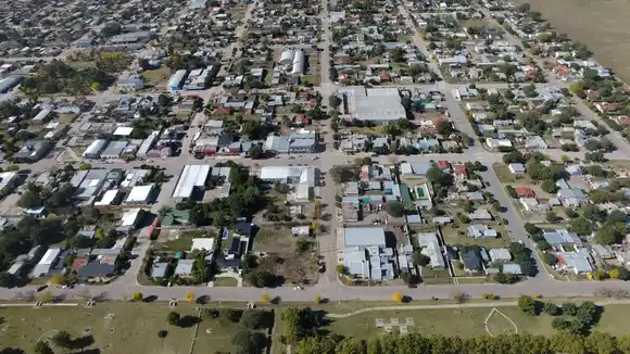 Tragedia en Ascasubi: Menor murió atropellada por su tío que manejaba un camión