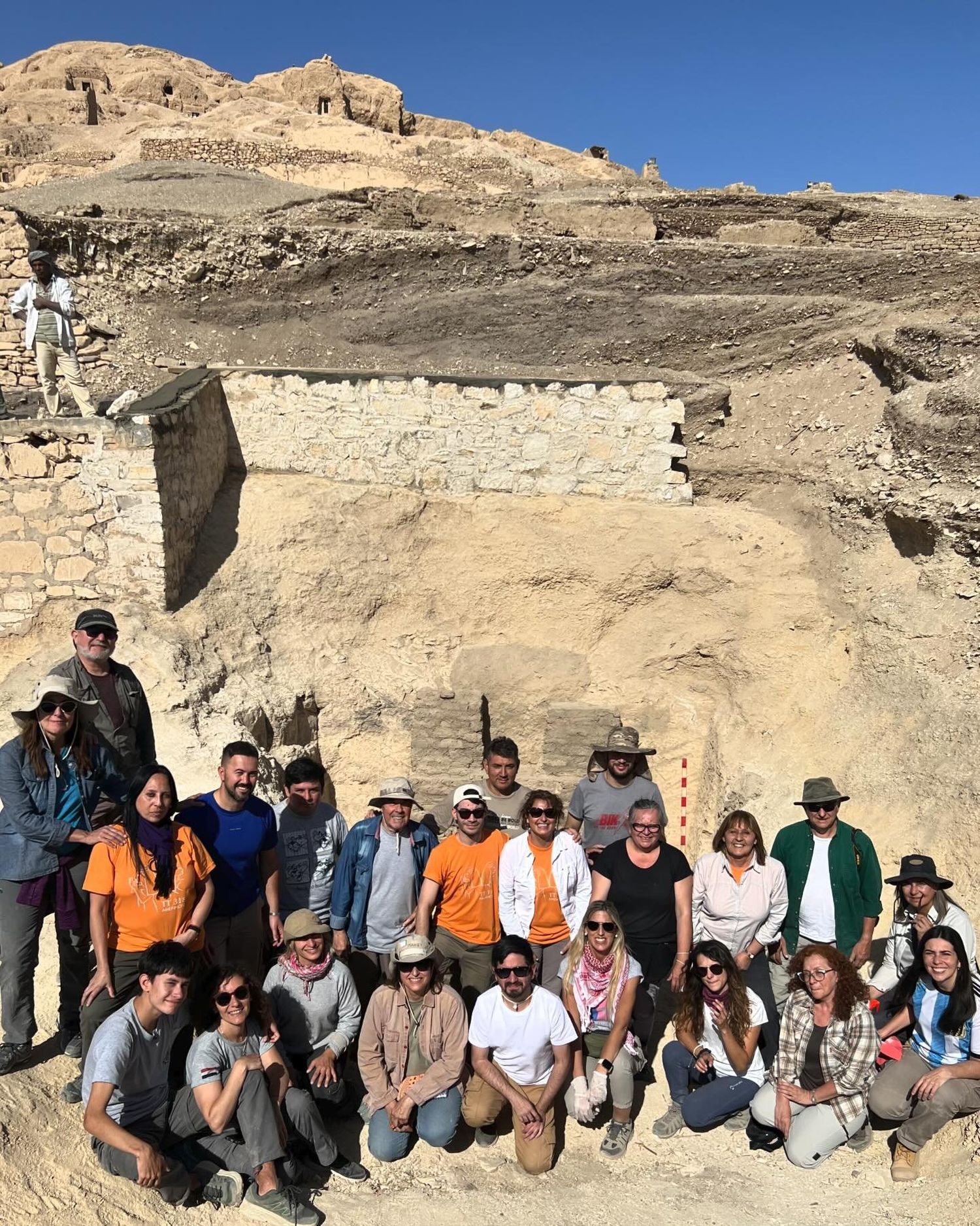 La tandilense Lucía García forma parte del equipo que trabaja en la tumba de Amenmose en Egipto.