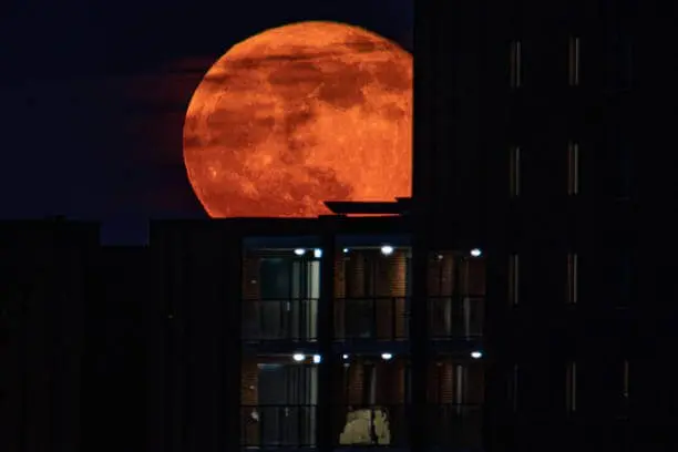 SUPERLUNA DE FRESA en la noche de este 24 al 25 de junio