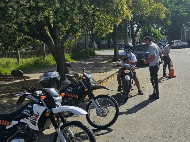 Durante el mes se retuvieron 55 licencias de conducir y se detectaron 58 casos de alcoholemia positiva y 4 de exceso de decibeles.