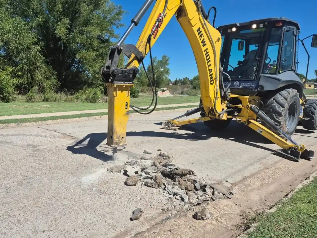 Realizan cortes y desvíos por obras de bacheo en distintos puntos de la ciudad
