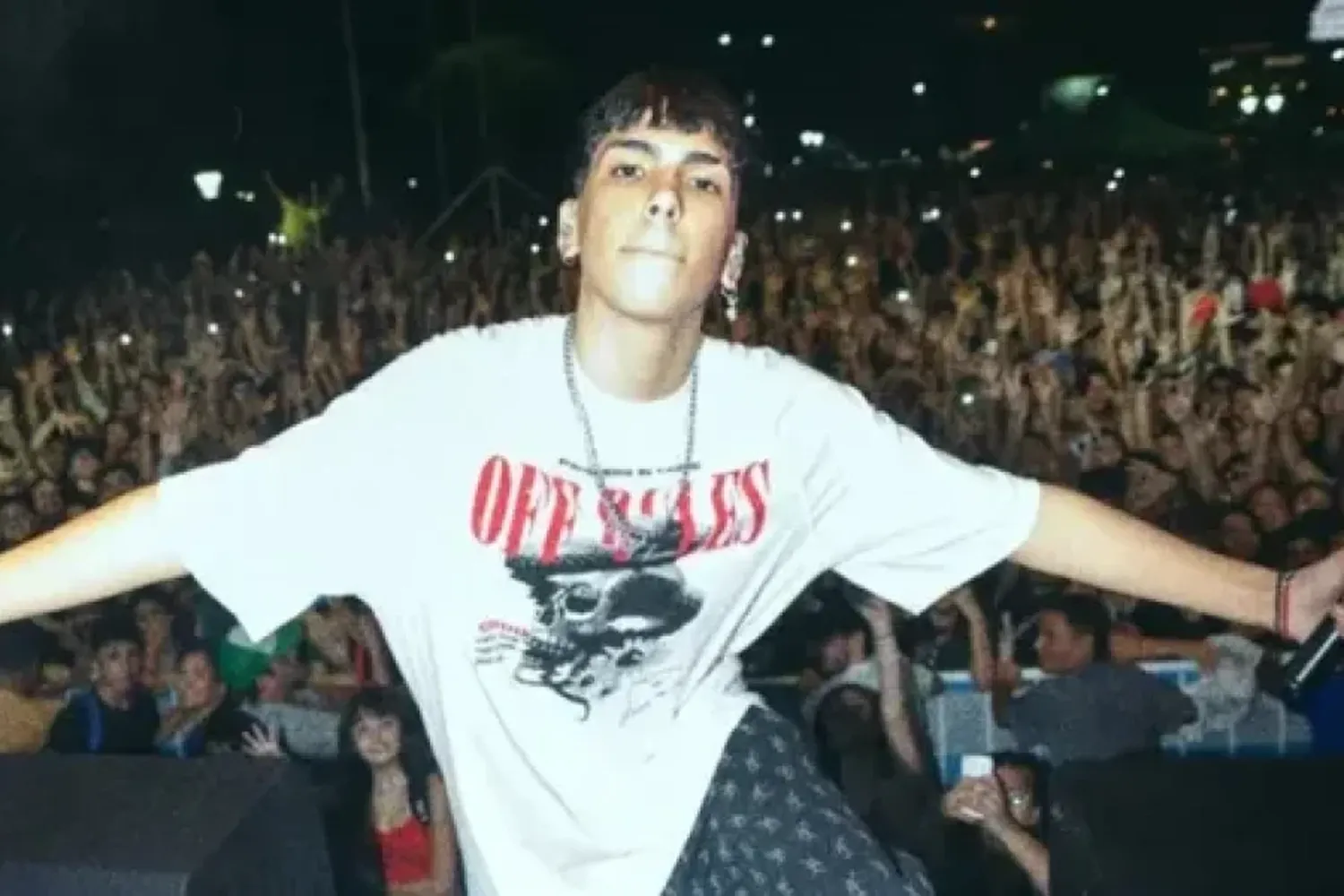 Milo J cantó "Los dinosaurios" en homenaje a Charly García