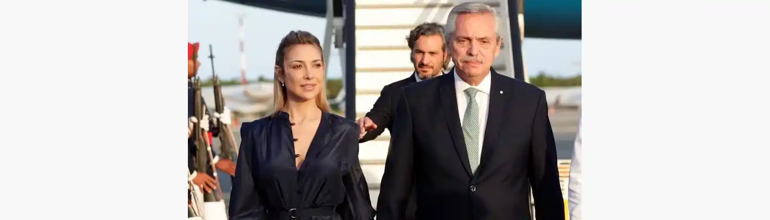 Según el mensaje de Fabio Yáñez, el ex mandatario estaba "coaccionando" a Sofía Pacchi para tener relaciones.