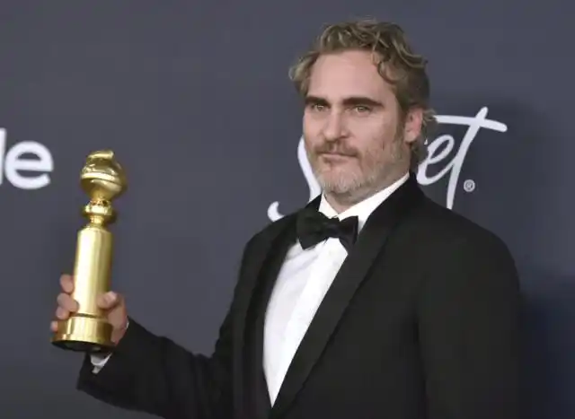 No quiere despilfarrar: Joaquin Phoenix llevará el mismo esmoquin a todos los premios
