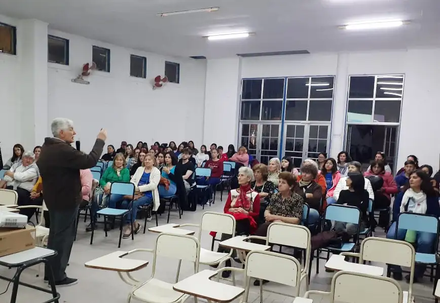 El Dr. Gandini volvió a desarrollar la cuestión de la inteligencia emocional, con el agregado ahora de la inteligencia artificial.