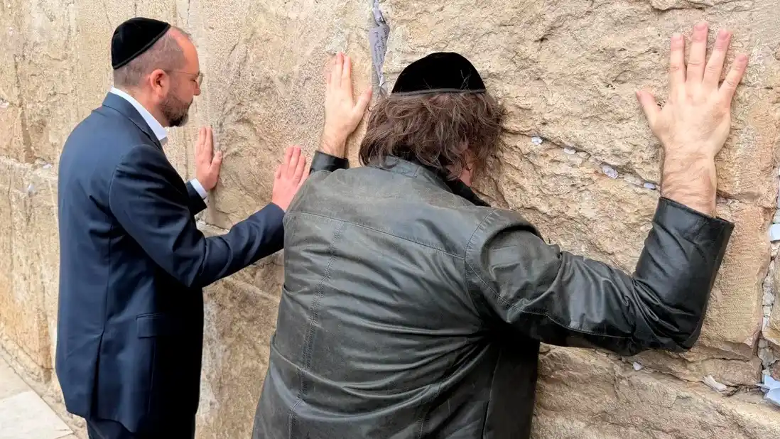 Milei en el Muro de los Lamentos. Foto: Agencia NA / redes sociales