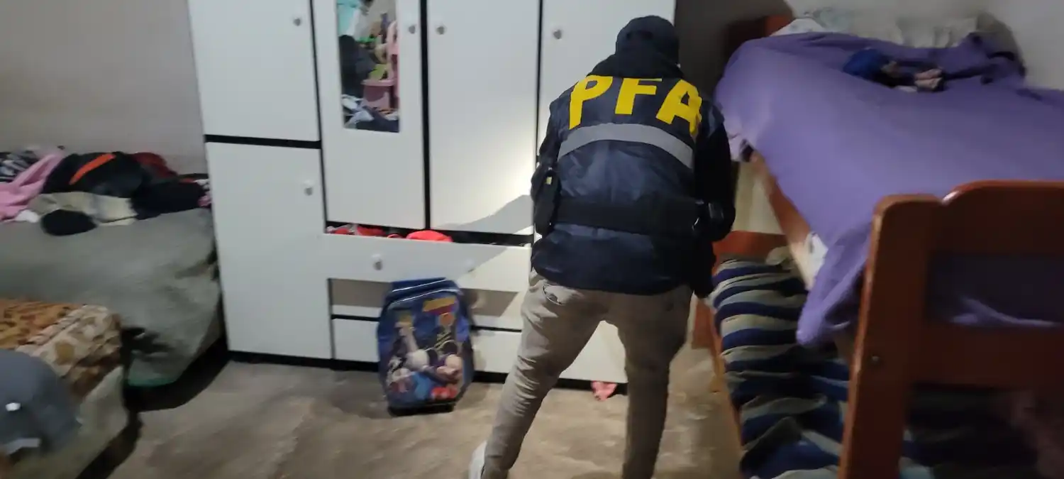 Allanamientos para dar con una banda que comercializaba drogas.