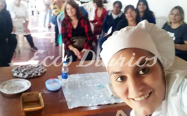 Demostración de repostería  para recaudar alimentos
