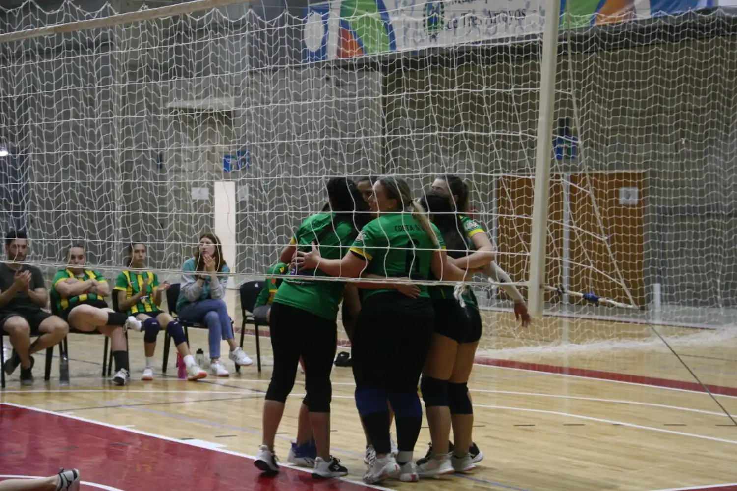 La Liga Municipal de Vóley arrancó en el Polideportivo