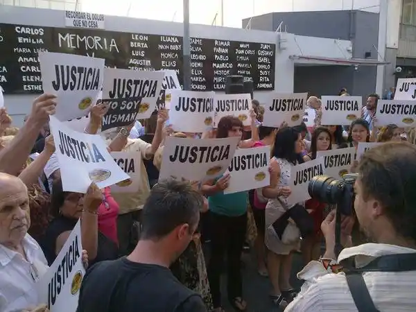 Muerte de Nisman: Acto frente a la AMIA en pedido de "verdad y justicia"