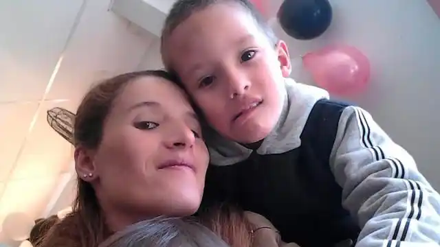 Joven entrerriana recibe fuerzas de su hijo mientras aguarda un trasplante