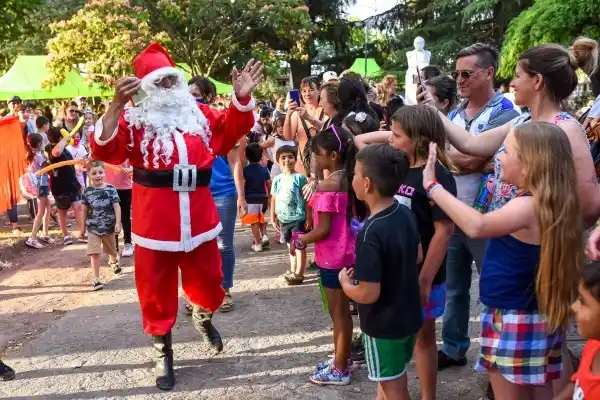 Se viene la plaza navideña con gran diversidad de productos de emprendedores locales