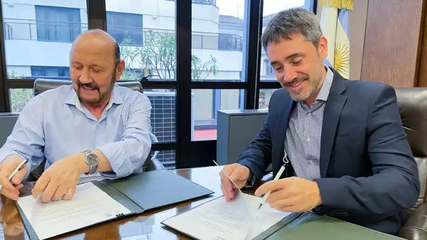 El gobernador Insfrán firmó convenio con el titular del CFI