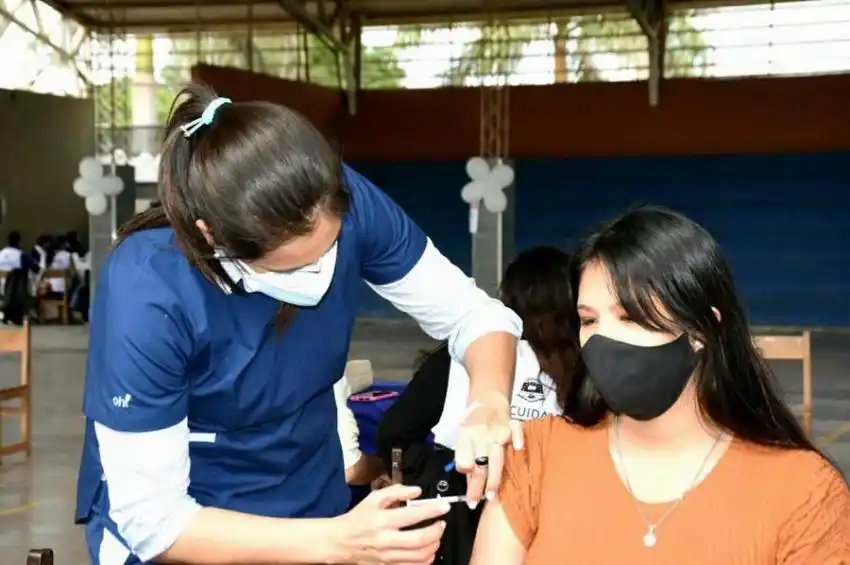 La vacuna contra la covid-19 llegó a 15 localidades del interior