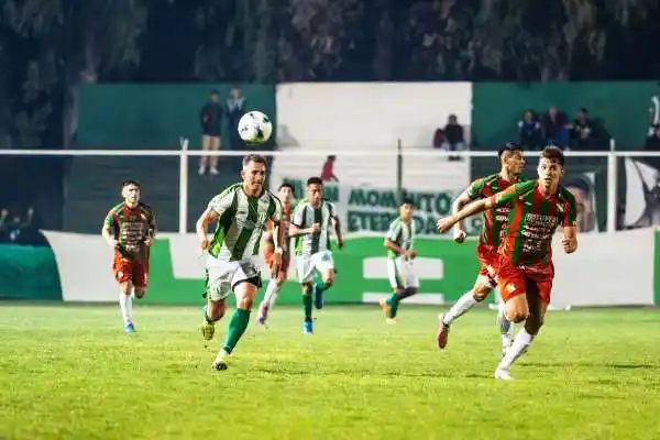 Estudiantes empató ante Sportivo Las Parejas