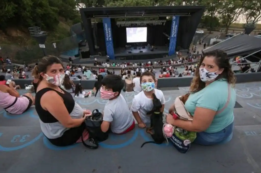 Rosario: el Anfiteatro volvió con espectáculo y un prolijo protocolo