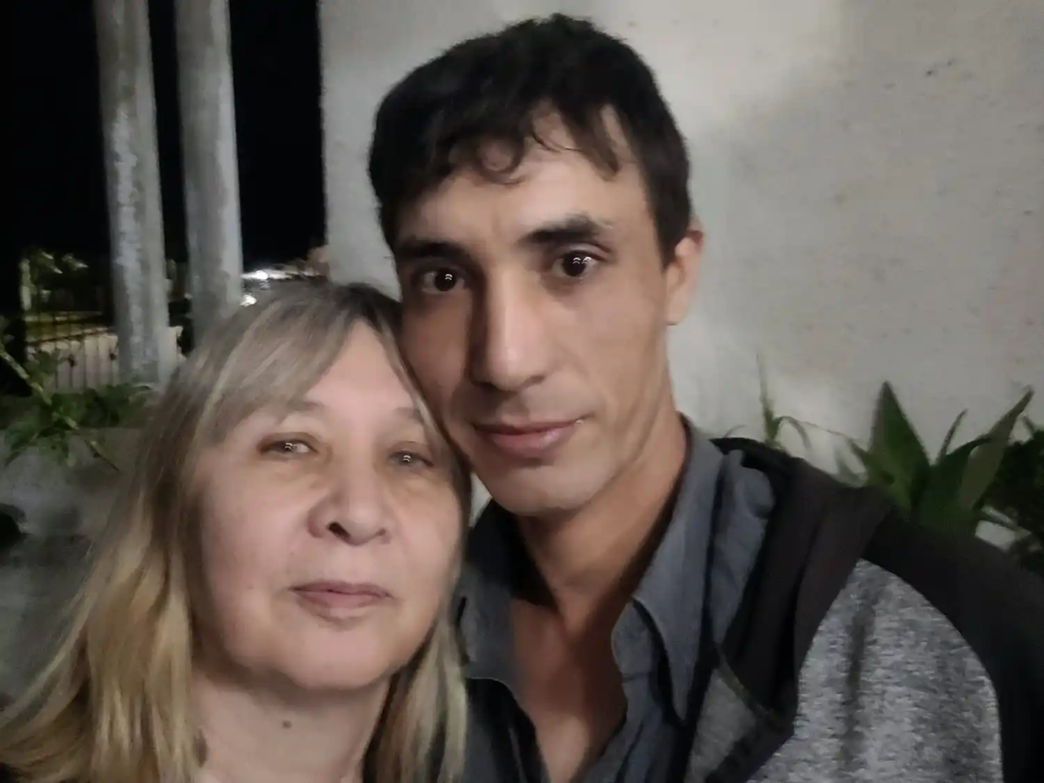 Madre e hijo. Miriam Kraismann junto a Mathias Fontela