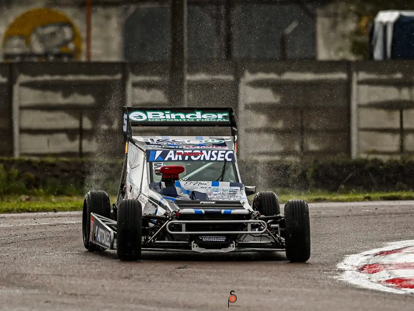 El agua no detuvo la actividad en el Autódromo de Pigüé (SSP FOTOGRAFIA)