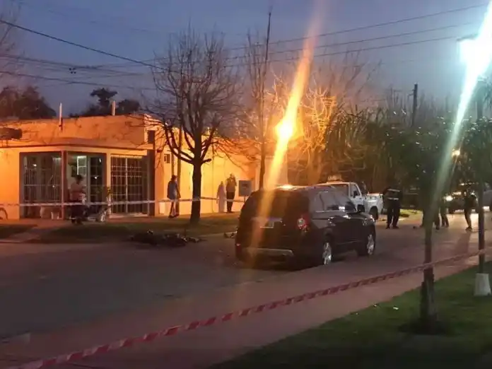 En Seguí un motociclista falleció tras chocar contra una camioneta estacionada