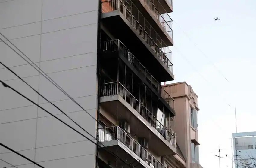 Incendio en Recoleta: para los investigadores aún es un misterio por qué se calentaron las baterías del monopatín