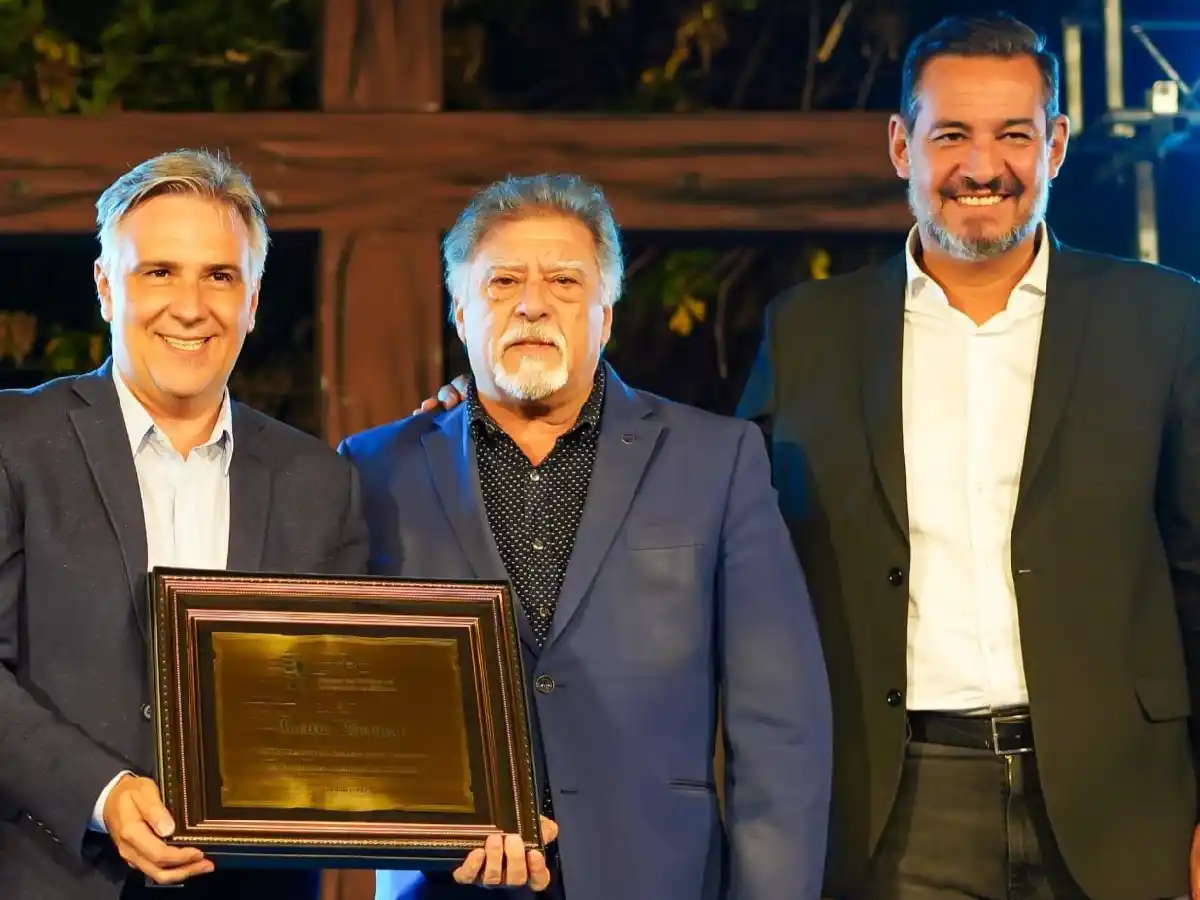 Llaryora recibió el reconocimiento de la Cámara de Turismo de la Provincia