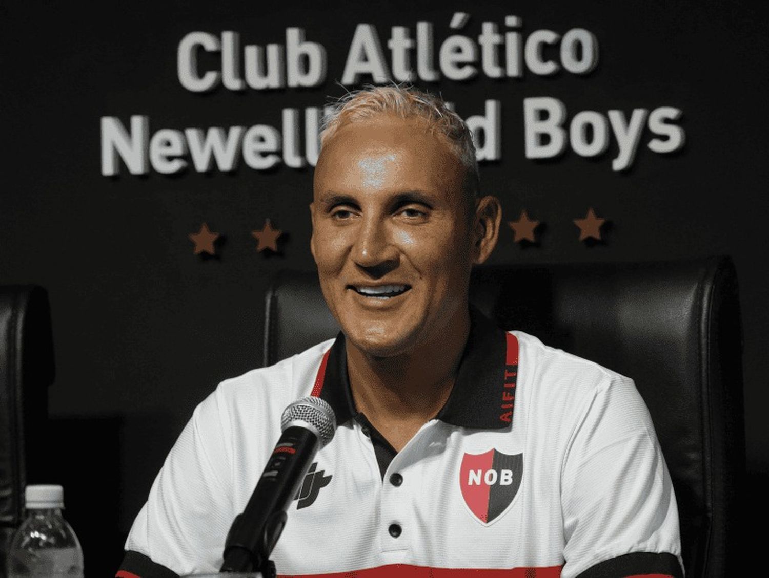 Keylor Navas fue presentado como el nuevo arquero de Newell's: "Estoy en perfectas condiciones para comenzar a jugar"