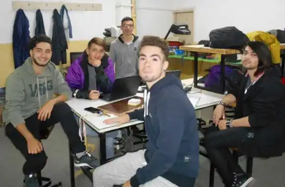 Técnica N°5: alumnos construyen un nanosatélite de bajo costo