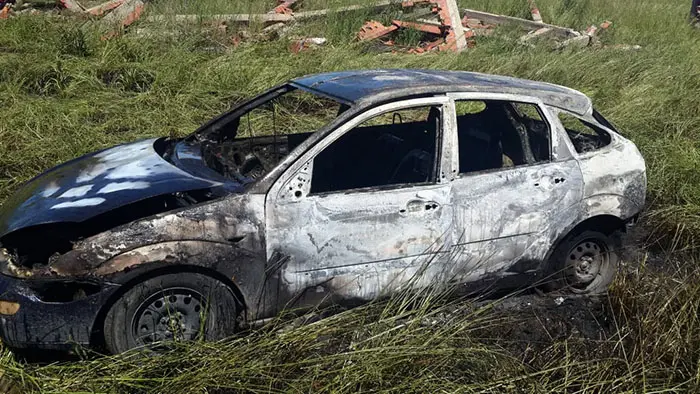 Le robaron el auto frente al negocio y se lo incendiaron