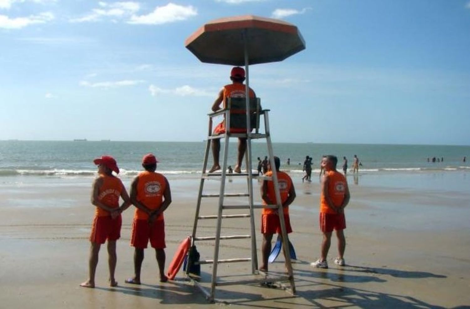 Extender el servicio de seguridad en playas: avanzó en el HCD tras un acalorado debate