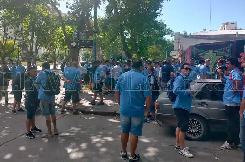 Choferes disidentes de la UTA reclaman elecciones en una empresa