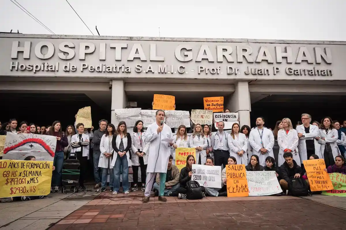 Una de las asambleas de profesionales médicos en el marco del conflicto salarial y presupuestario. Foto: Gentileza.