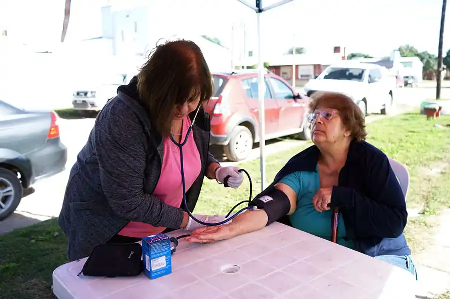 Implementan operativos de salud en distintas barriadas