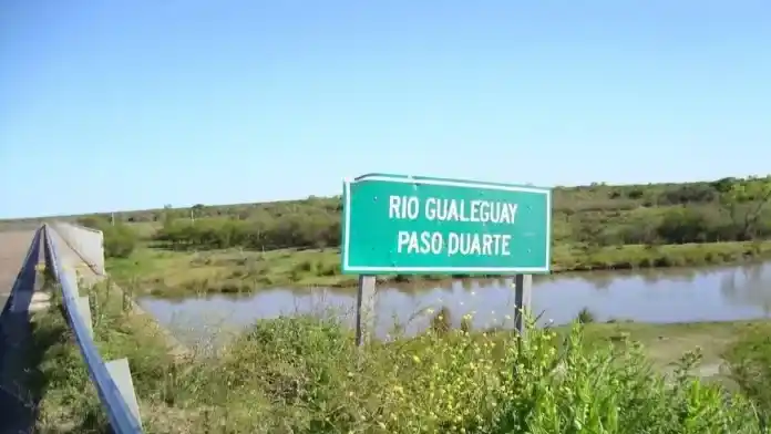 Buscan a un hombre que cayó al río mientras pescaba con amigos