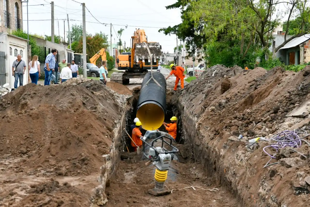 Stratta informó que el gobierno provincial amplió el financiamiento para la obra de la Cuenca de  Ezpeleta en Victoria