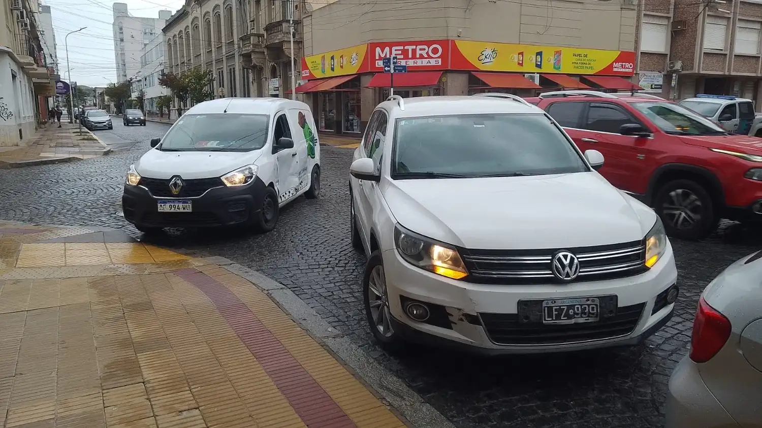 El siniestro vial se produjo en la intersección de Sarmiento y Paz.
