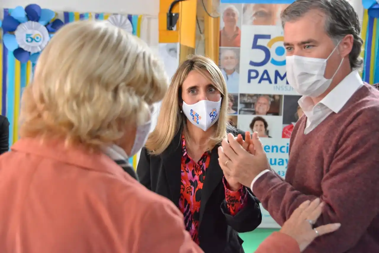 PAMI Gualeguaychú entregó subsidios a los Centros de Jubilados