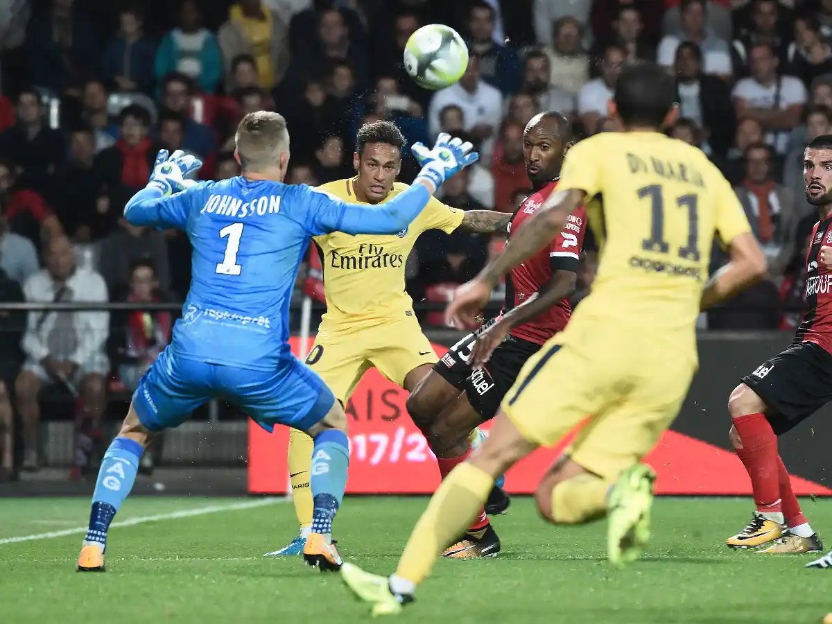 Neymar tuvo un gran debut en Francia